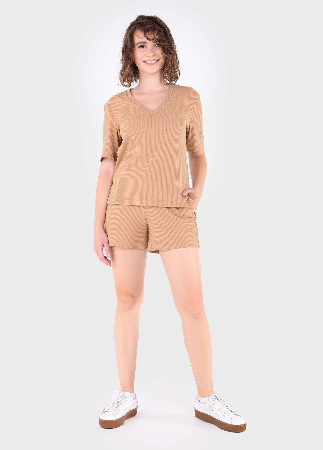 Купить Легкая футболка женская в рубчик Merlini Корунья 800000028 - Песочный, 42-44 в интернет-магазине