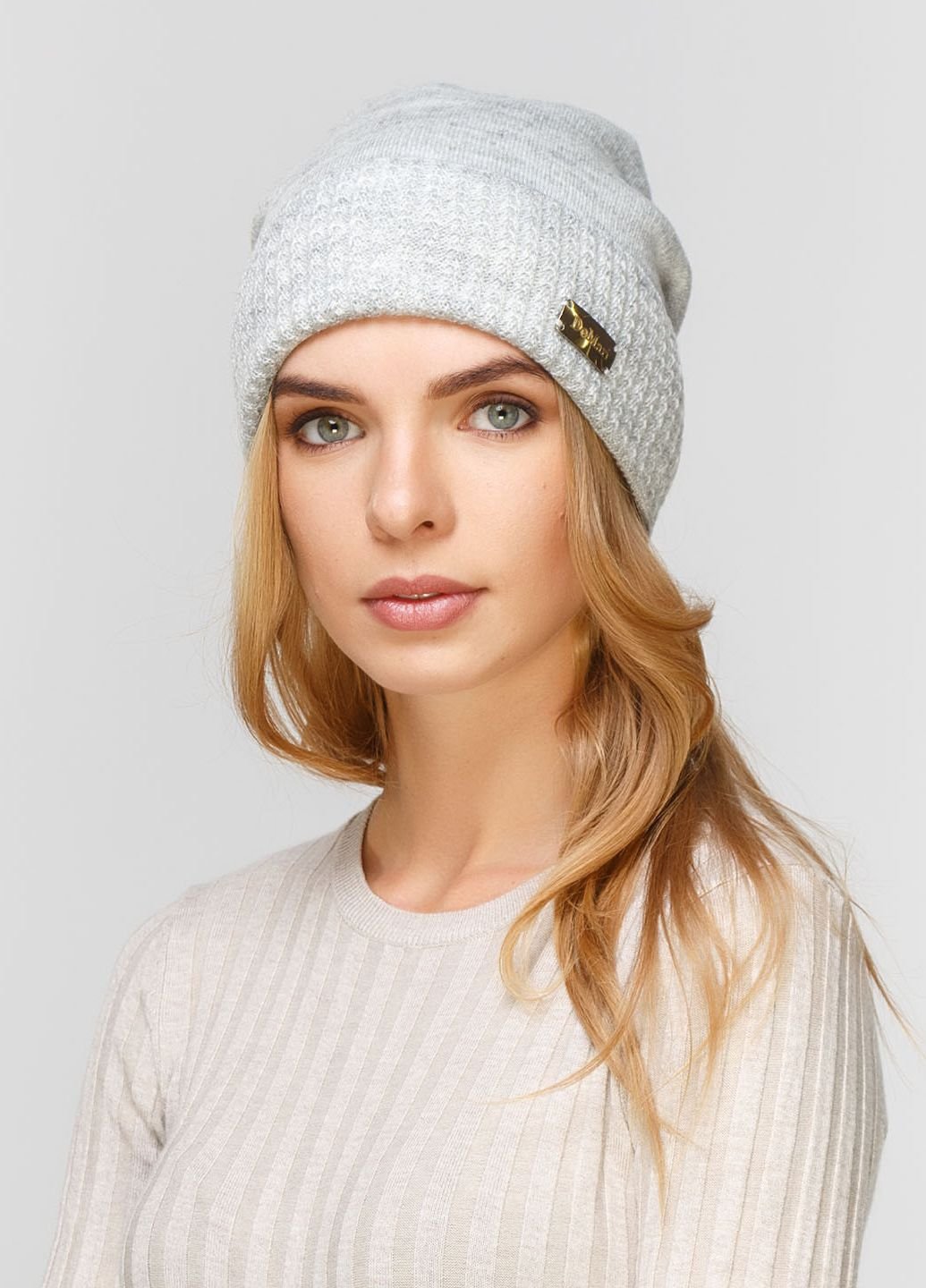 Купить Зимняя теплая женская шапка с отворотом на флисовой подкладке DeMari Ненси 550404 - Серый в интернет-магазине
