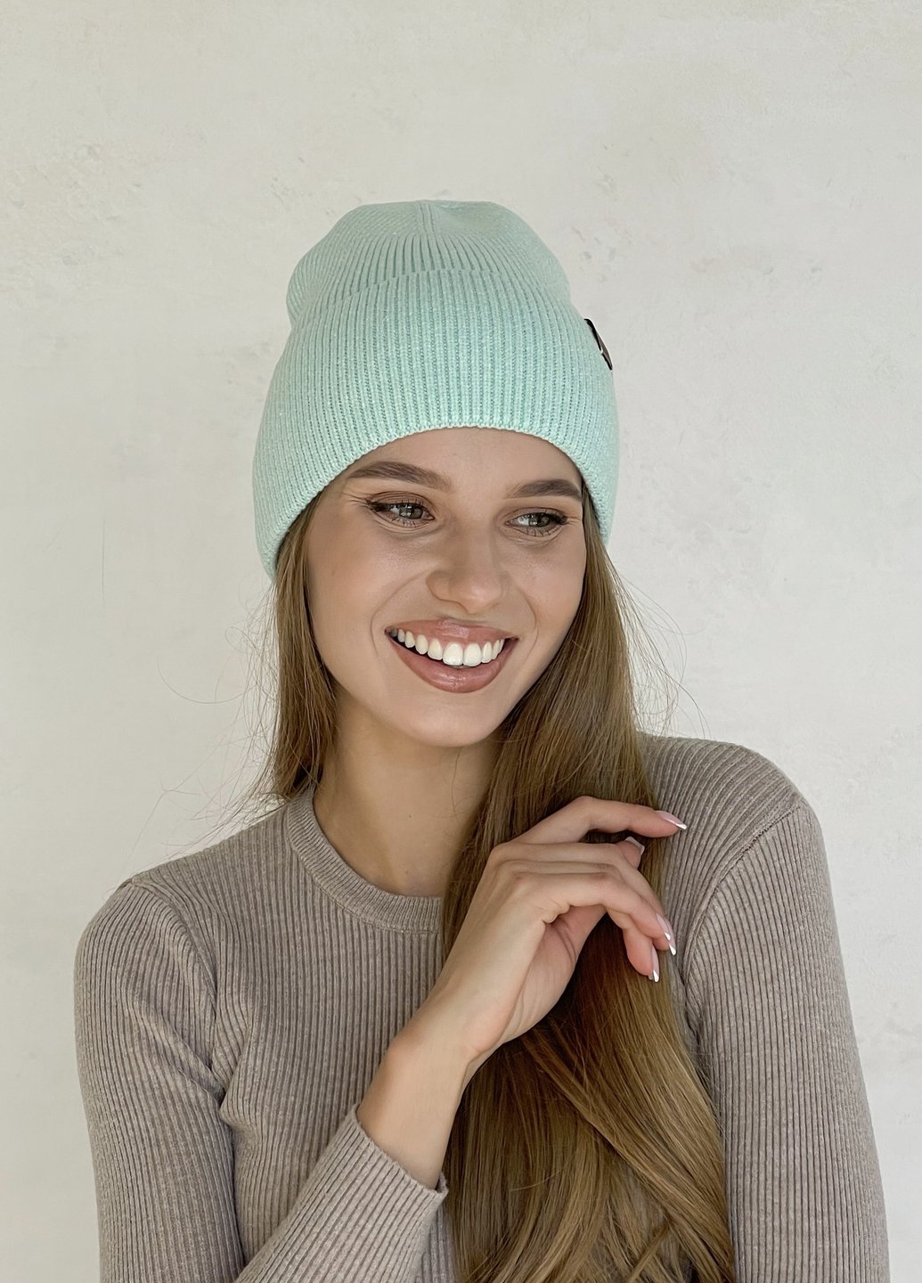 Купить Зимняя теплая кашемировая женская шапка с отворотом без подкладки DeMari 500031 в интернет-магазине