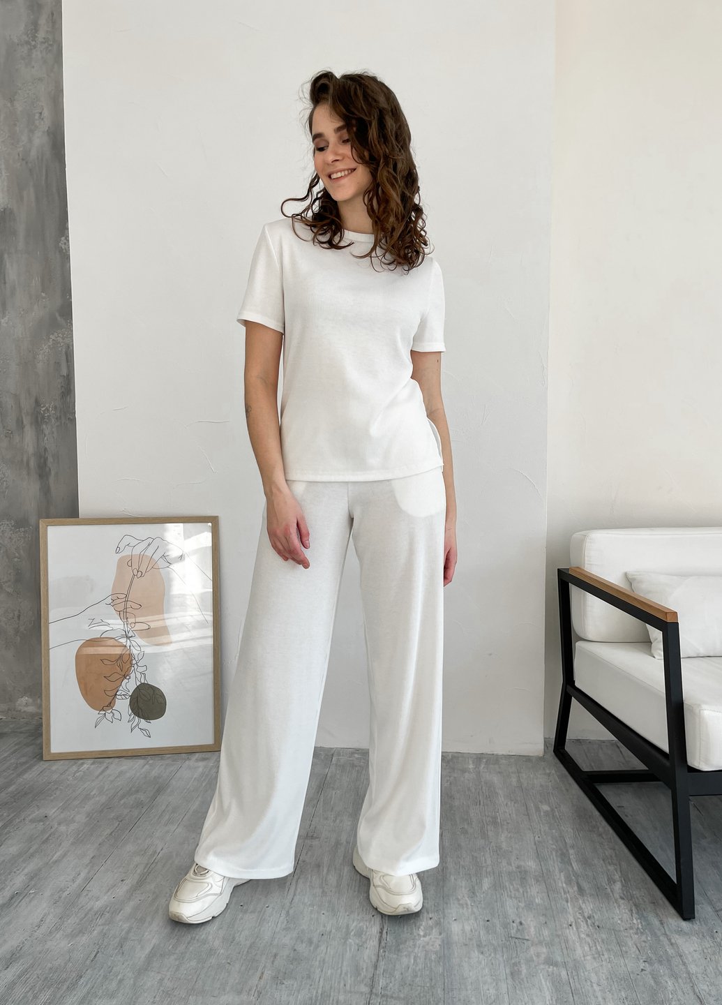 Купить Костюм женский в рубчик футболка со штанами клеш белый Merlini Монцано 100000526, размер XS-M (40-44) в интернет-магазине