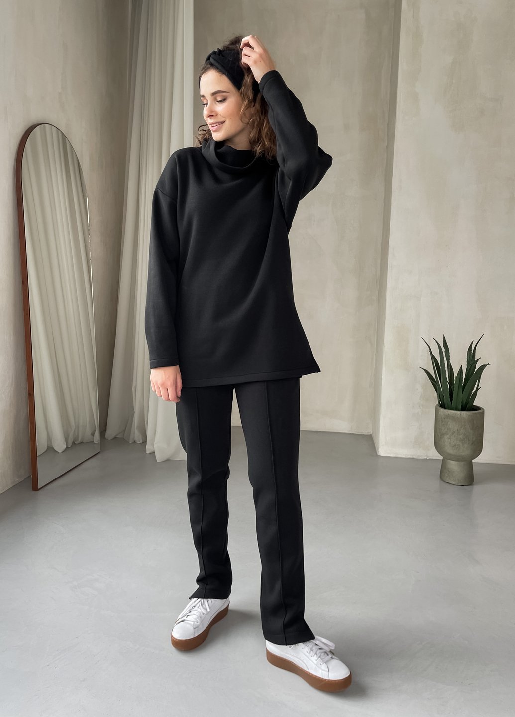 Купить Теплый черный костюм женский для офиса на флисе двойка: реглан, брюки Катания 100000190, размер 42-44 в интернет-магазине