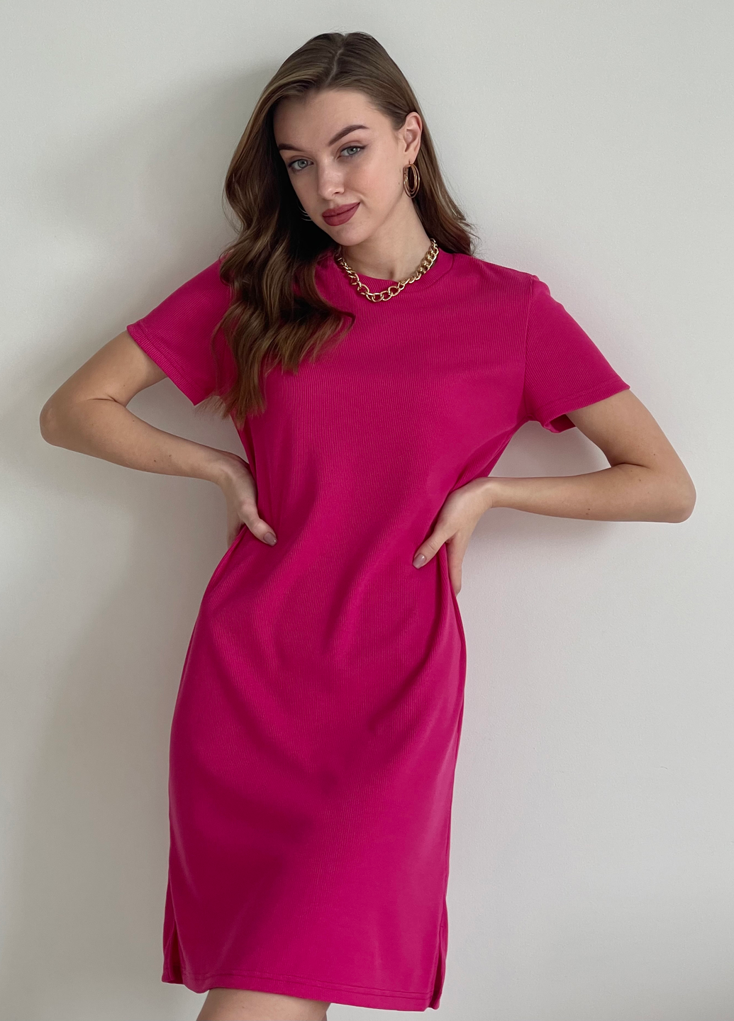 Купить Платье-футболка до колена в рубчик розовое Merlini Милан 700000148 размер 42-44 (S-M) в интернет-магазине