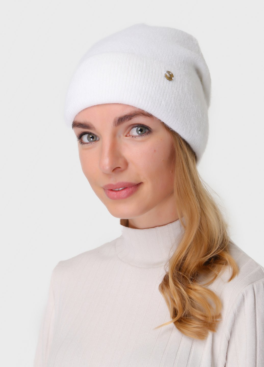 Купить Зимняя ангоровая женская шапка с отворотом на флисовой подкладке DeMari Зара 500069 - Белый в интернет-магазине