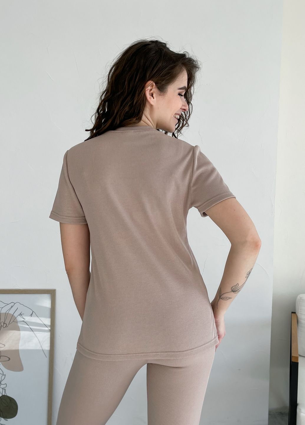 Купить Костюм женский в рубчик футболка с лосинами бежевый Merlini Сантино 100000503, размер XS-M (40-44) в интернет-магазине