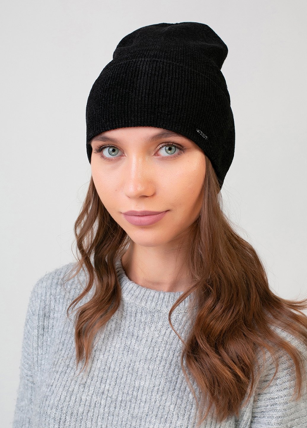 Купить Теплая зимняя велюровая шапка Merlini Кассиопея 330045 - Черный в интернет-магазине