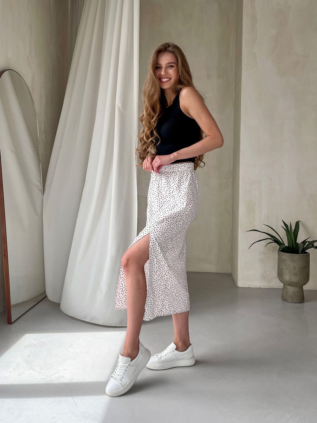 Купить Длинная женская юбка ниже колена с размером в горох Merlini Парма 400000102, размер 46-48 (L-XL) в интернет-магазине