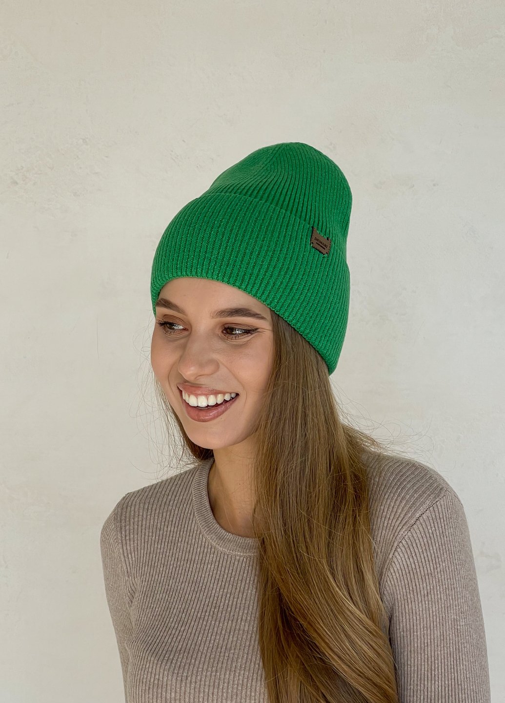 Купить Зимняя теплая кашемировая женская шапка с отворотом без подкладки DeMari 500032 в интернет-магазине