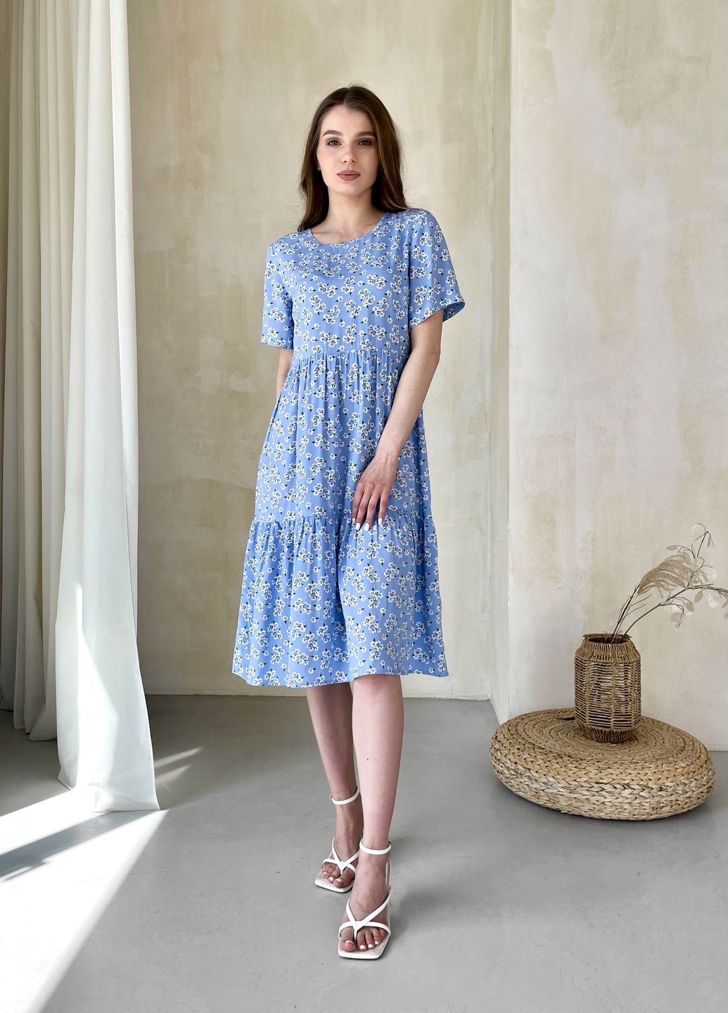 Купить Женское платье до колена с цветочным принтом и коротким рукавом голубое Merlini Ферро 700000262, размер 46-48 (L-XL) в интернет-магазине