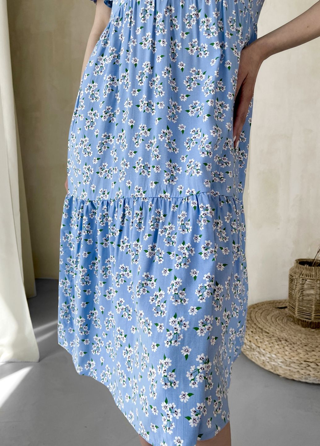 Купить Женское платье до колена с цветочным принтом и коротким рукавом голубое Merlini Ферро 700000262, размер 42-44 (S-M) в интернет-магазине