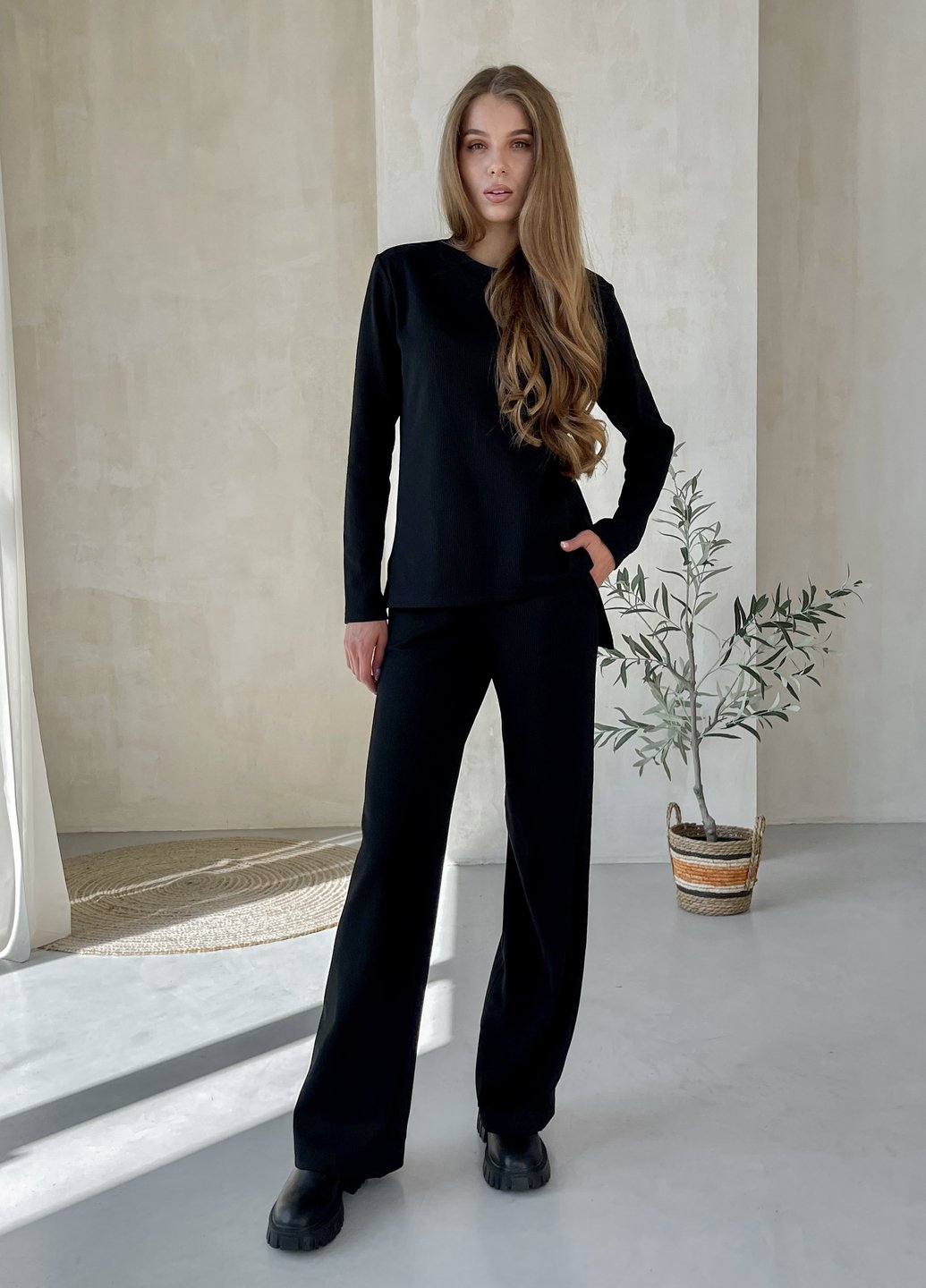 Купить Теплый костюм в рубчик с широкими штанами на флисе черный Merlini Ланс 100001141 размер 42-44 в интернет-магазине