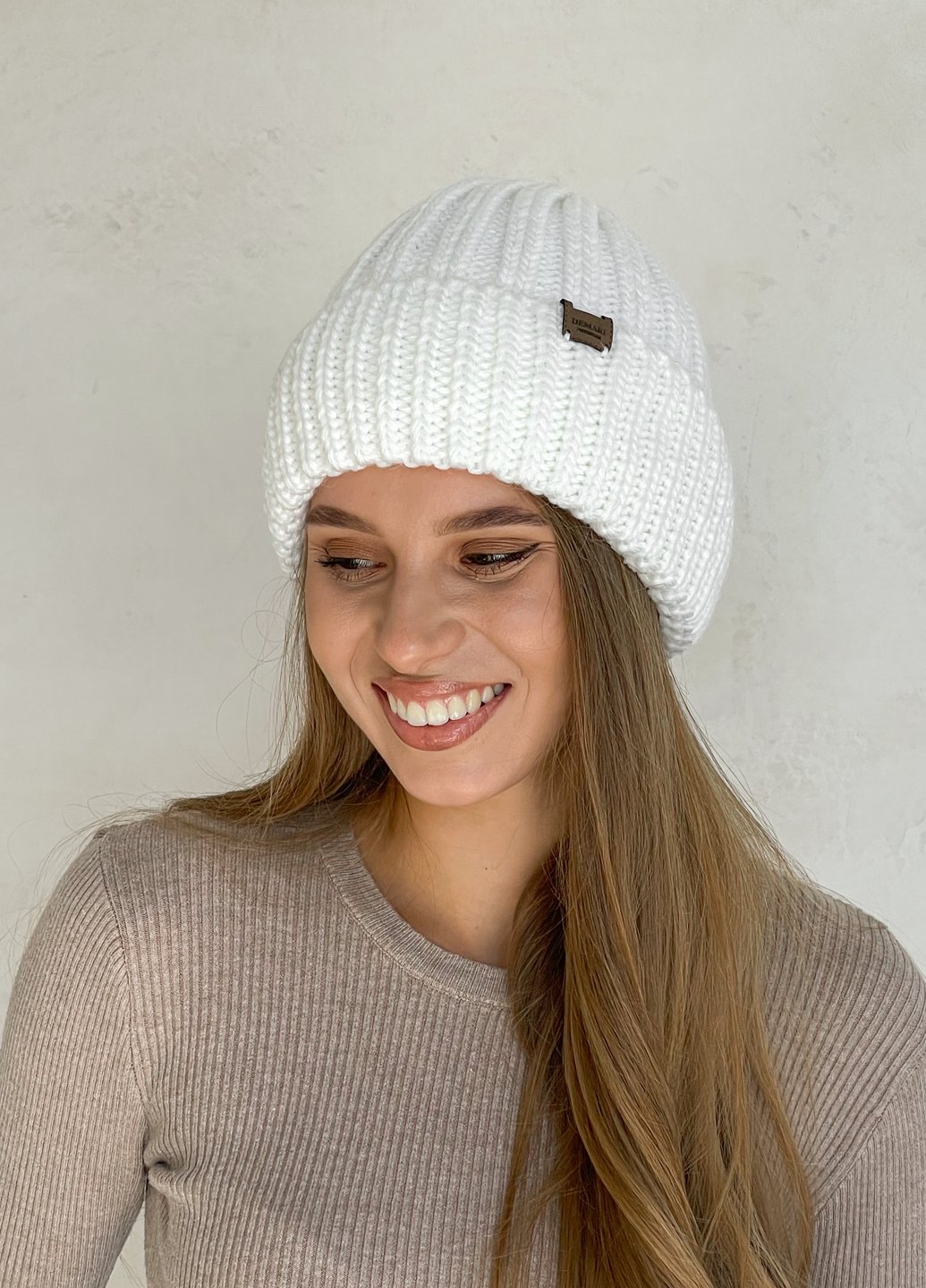 Купить Зимняя теплая женская шерстяная шапка с отворотом на флисовой подкладке DeMari 500052 в интернет-магазине