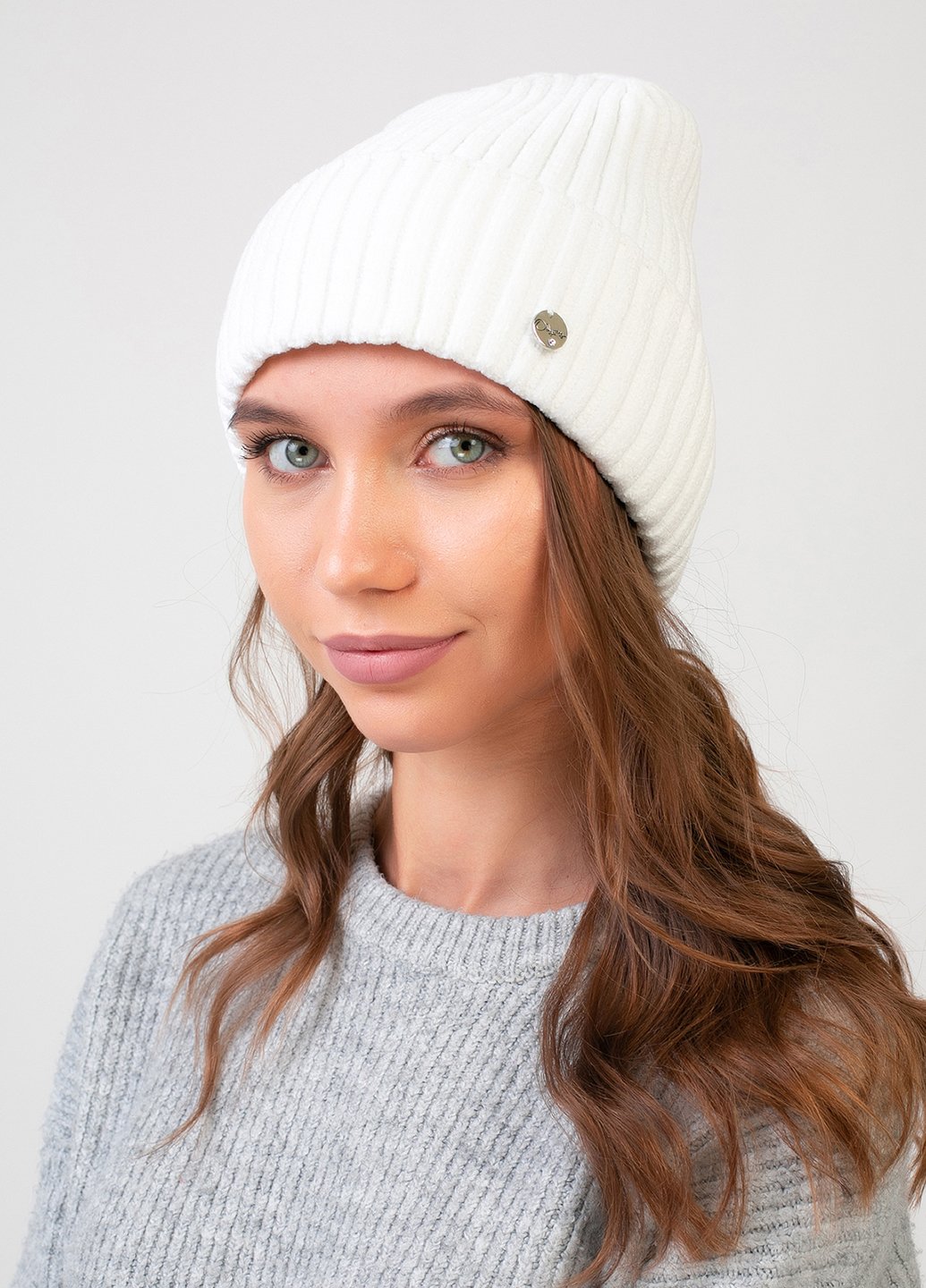 Купить Теплая зимняя велюровая шапка Merlini Эдем 330051 - Белый в интернет-магазине