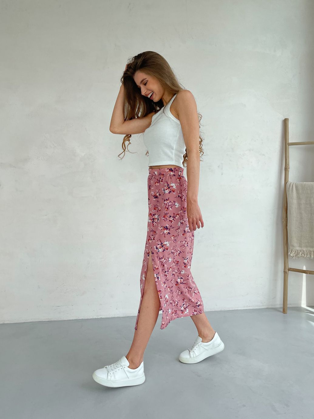 Купить Длинная женская юбка ниже колена с размером в цветочек Merlini Парма 400000103, размер 42-44 (S-M) в интернет-магазине