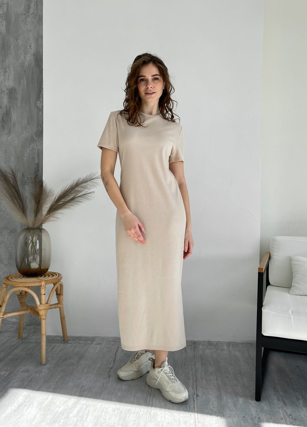 Купить Длинное платье женское в рубчик светло-бежевое Merlini Кассо 700000122, размер XS-M (40-44) в интернет-магазине