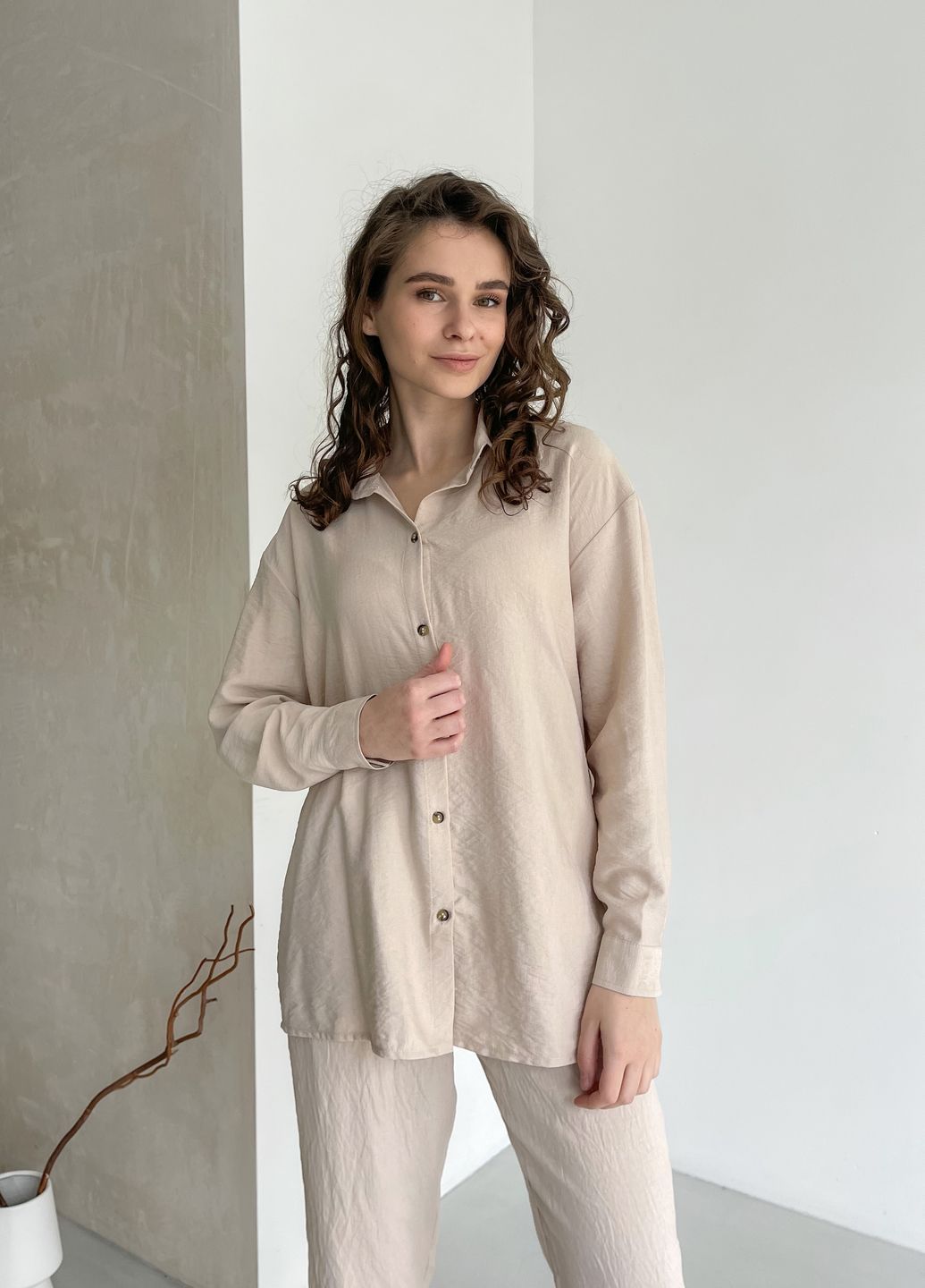 Купить Рубашка женская с длинным рукавом бежевого цвета из льна Merlini Беллуно 200000243, размер 46-48 в интернет-магазине