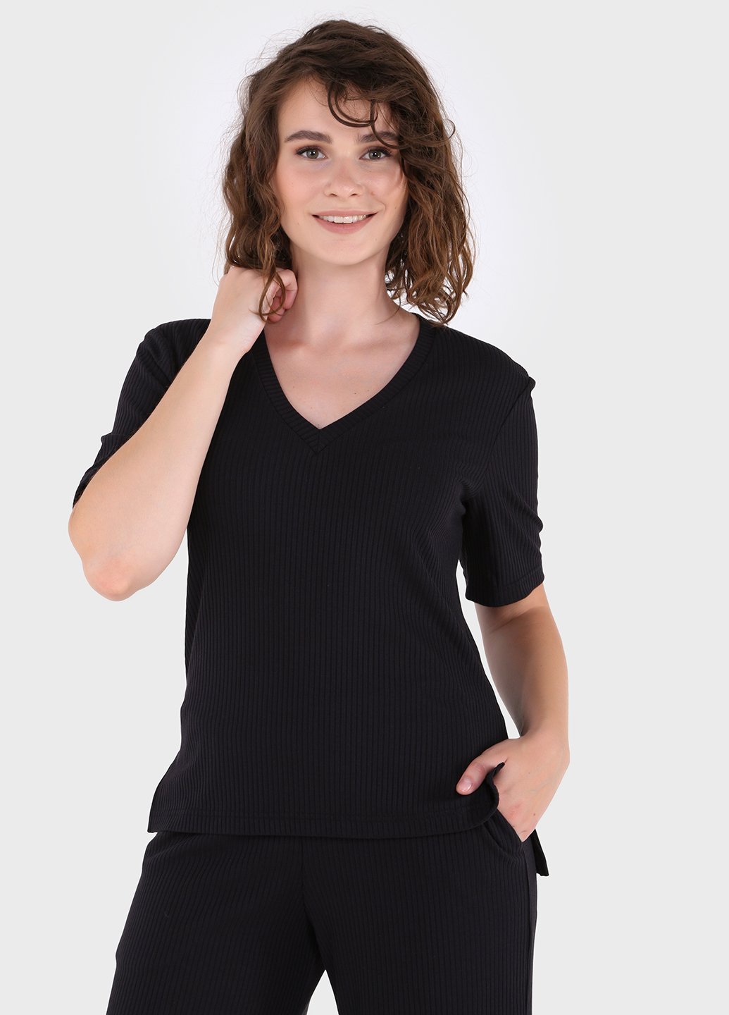 Купить Легкая футболка женская в рубчик Merlini Корунья 800000021 - Черный, 42-44 в интернет-магазине