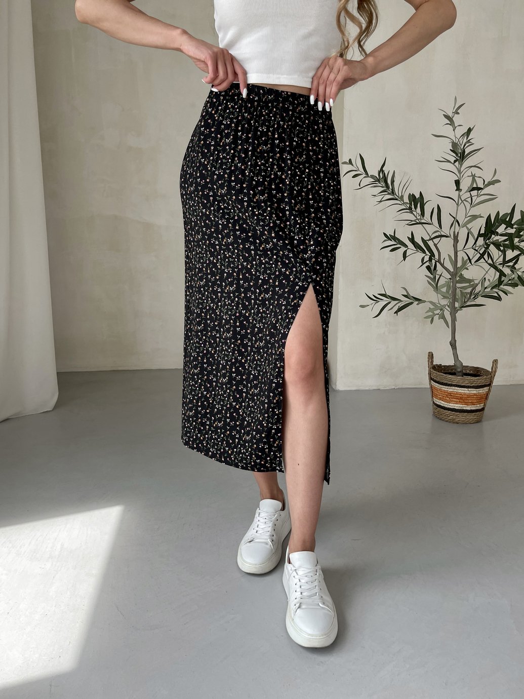 Купить Длинная женская юбка ниже колена с размером в цветочек Merlini Равенна 400000121, размер 42-44 (S-M) в интернет-магазине