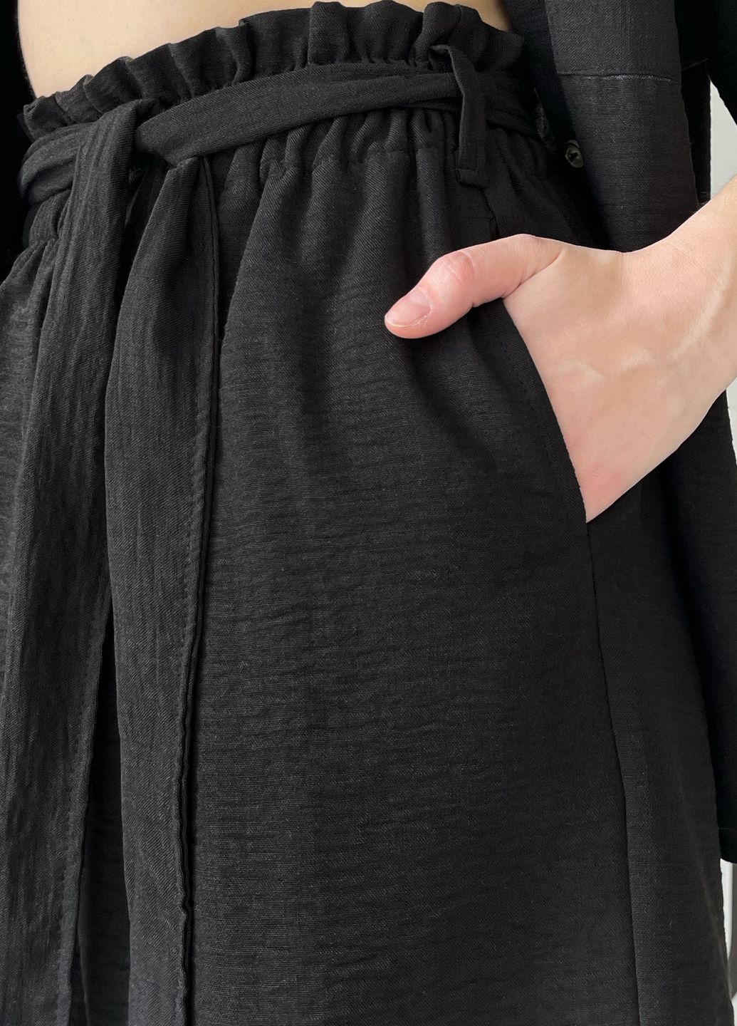 Купить Женские летние шорты бермуды с пояском из льна черные Merlini Карлино 300000141, размер 42-44 в интернет-магазине