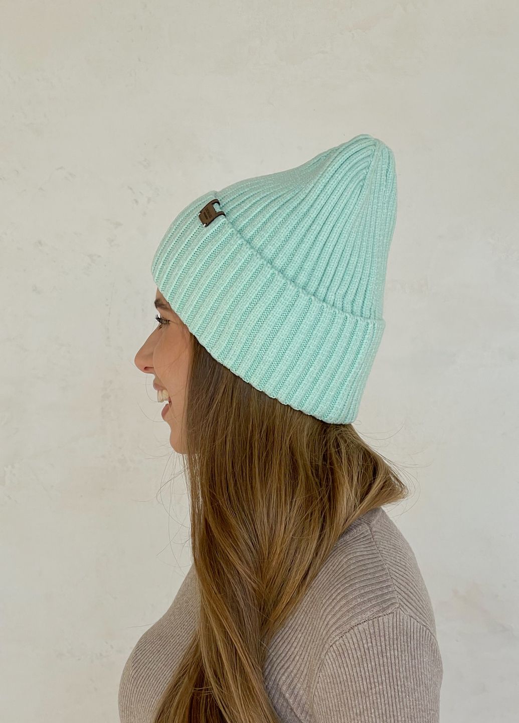 Купить Теплая зимняя кашемировая женская шапка с отворотом на флисовой подкладке DeMari 500125 в интернет-магазине