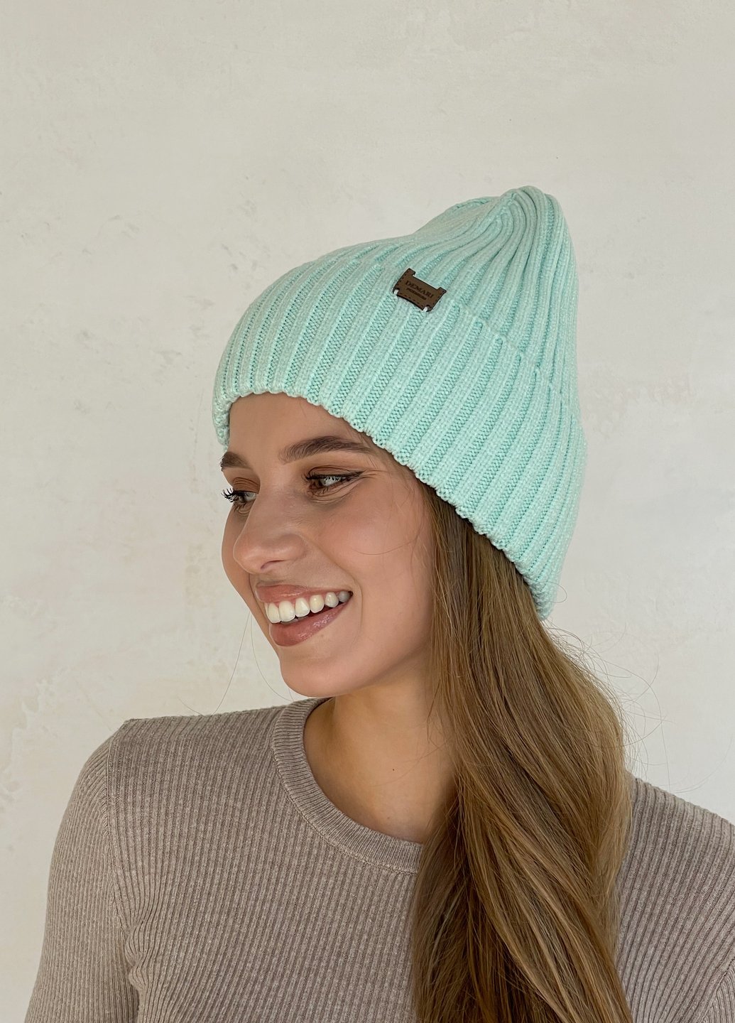 Купить Теплая зимняя кашемировая женская шапка с отворотом на флисовой подкладке DeMari 500125 в интернет-магазине