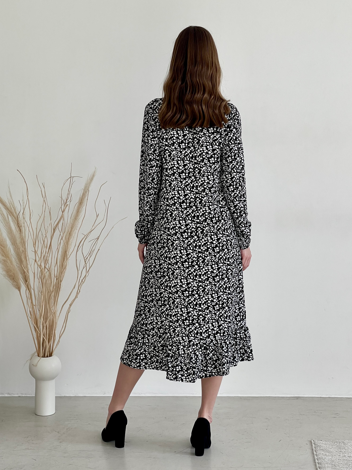 Купити Довга сукня в квіточку чорна з довгим рукавом Merlini Форі 700001201, розмір 42-44 (S-M) в інтернет-магазині