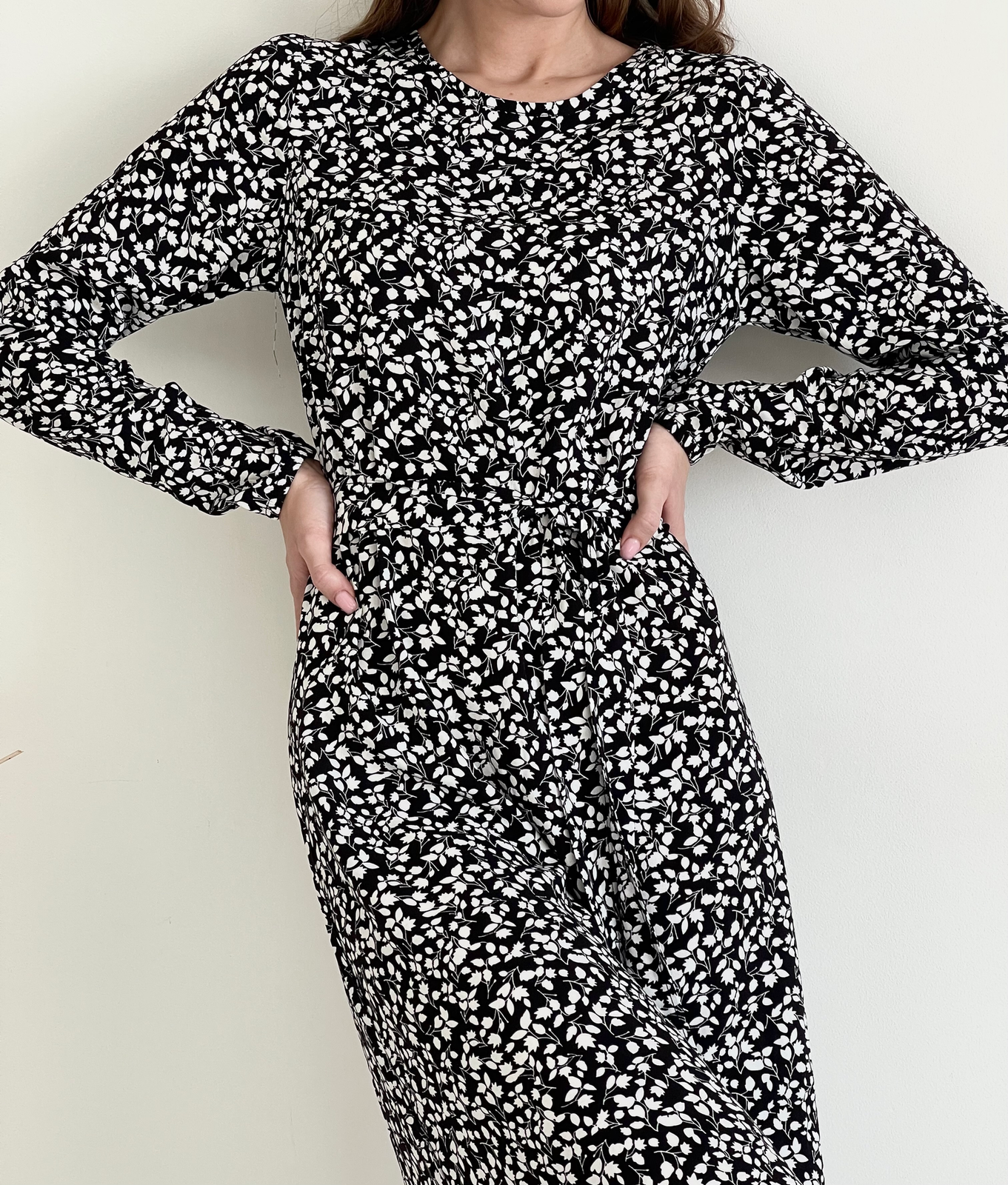 Купить Длинное платье в цветочек черное с длинным рукавом Merlini Фори 700001201, размер 42-44 (S-M) в интернет-магазине