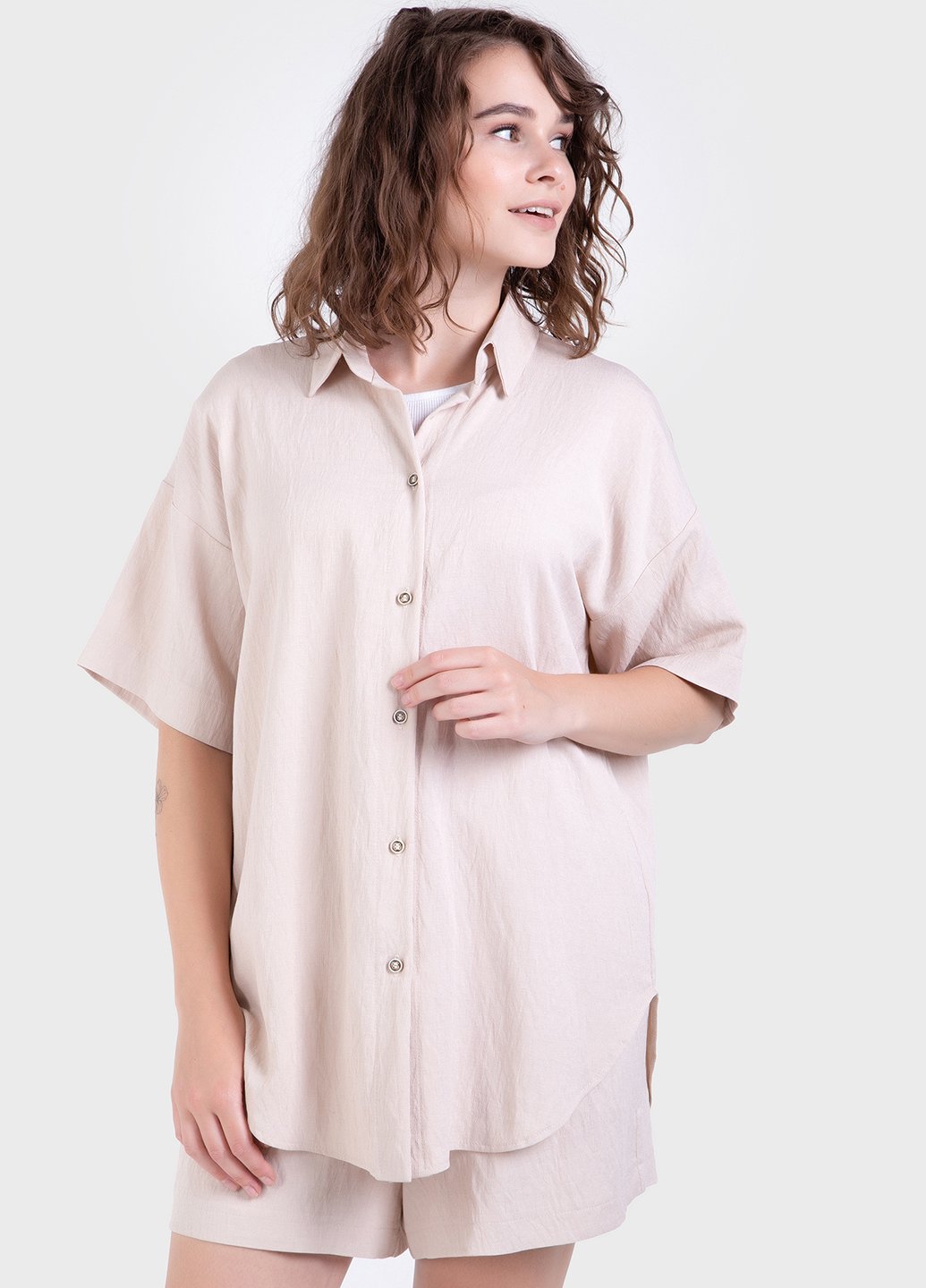 Купить Оверсайз рубашка женская бежевого цвета из льна-жатки Merlini Авеллино 200000066, размер 42-44 в интернет-магазине