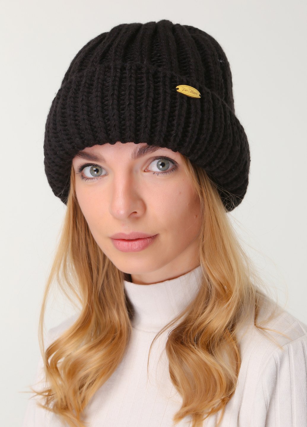 Купить Зимняя вязаная женская шапка с отворотом на флисовой подкладке DeMari Мия 500048 - Черный в интернет-магазине