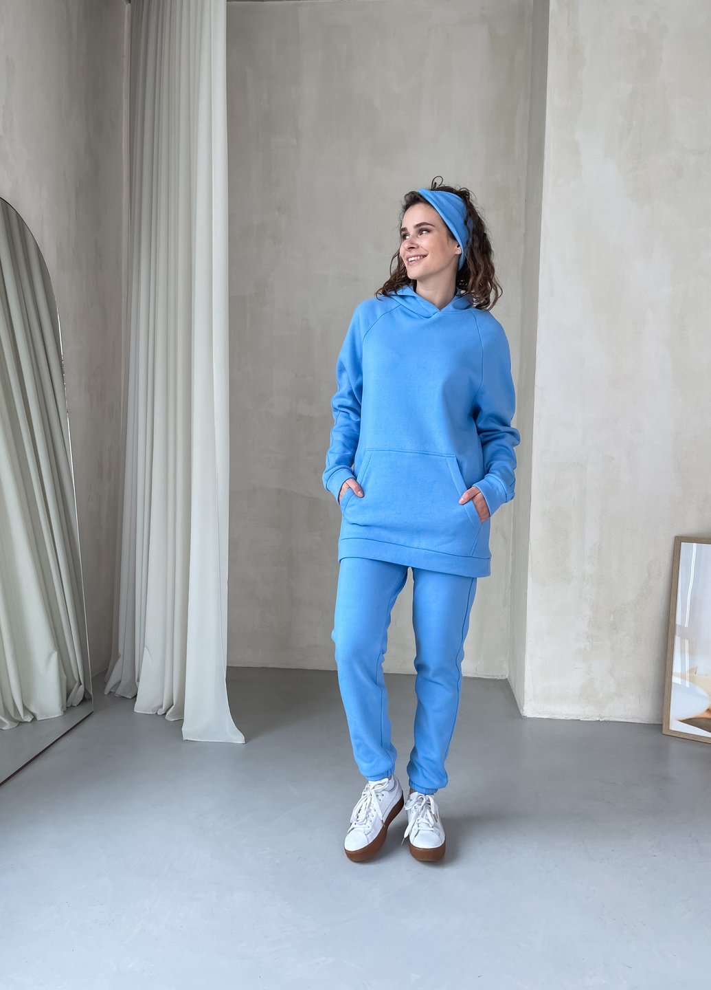 Купить Теплый голубой спортивный костюм женский на флисе двойка: худи, спортивные штаны Лекко 100000172, размер 42-44 в интернет-магазине