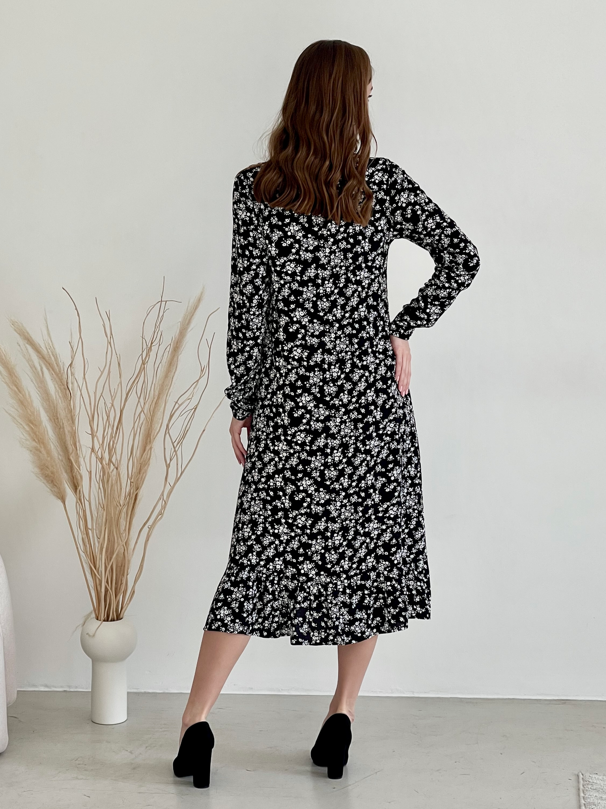 Купити Довга сукня в квіточку чорну з довгим рукавом Merlini Форі 700001202, розмір 42-44 (S-M) в інтернет-магазині