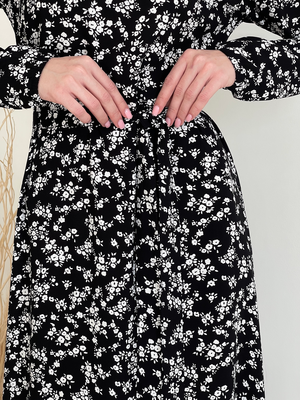 Купить Длинное платье в цветочек черное с длинным рукавом Merlini Фори 700001202, размер 42-44 (S-M) в интернет-магазине
