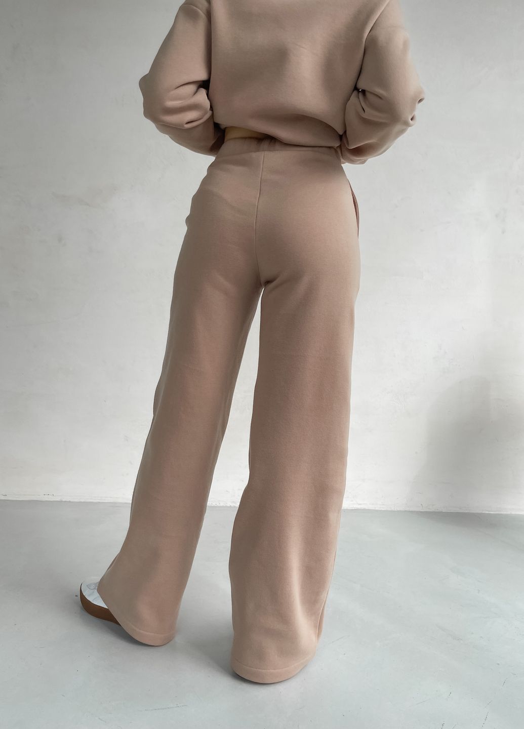 Купить Теплый повседневный бежевый костюм женский на флисе двойка: реглан, брюки клеш Марсала 100000201, размер 42-44 в интернет-магазине