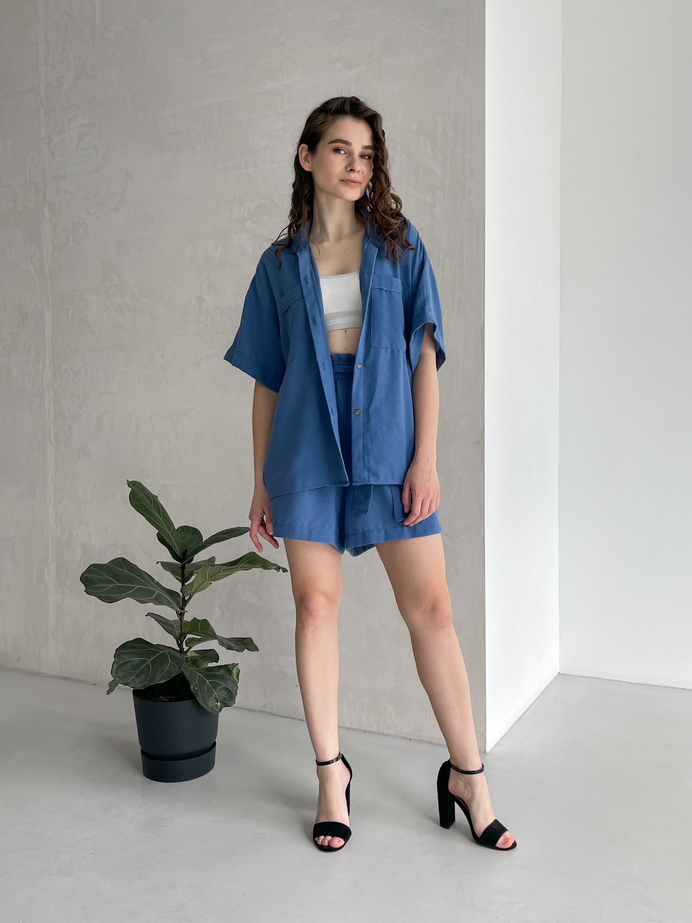 Купить Женский костюм с шортами бермудами и рубашкой из льна синий Merlini Альба 100000563, размер 42-44 в интернет-магазине