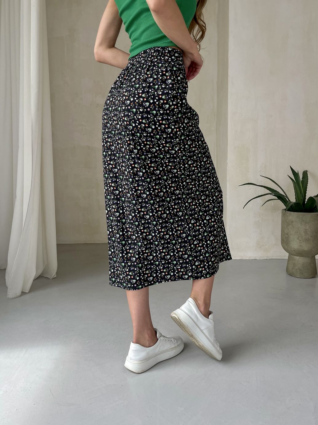 Купить Длинная женская юбка ниже колена с размером в цветочек Merlini Равенна 400000123, размер 42-44 (S-M) в интернет-магазине