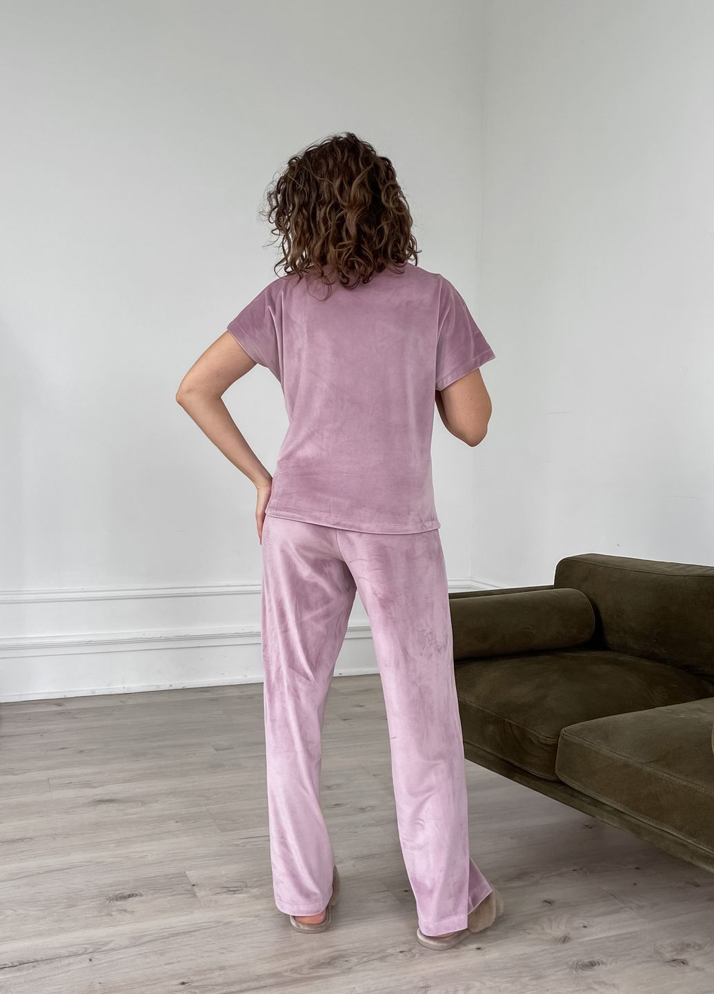 Велюровая женская пижама: брюки, футболка пудрового цвета Merlini Медио 100000301 размер 46-48