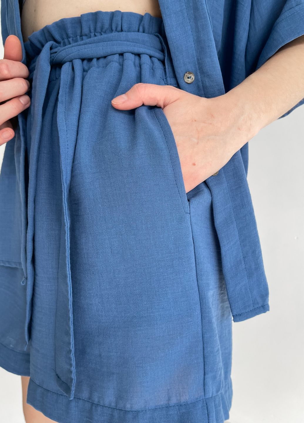 Купить Женские летние шорты бермуды с пояском из льна синие Merlini Карлино 300000143, размер 42-44 в интернет-магазине