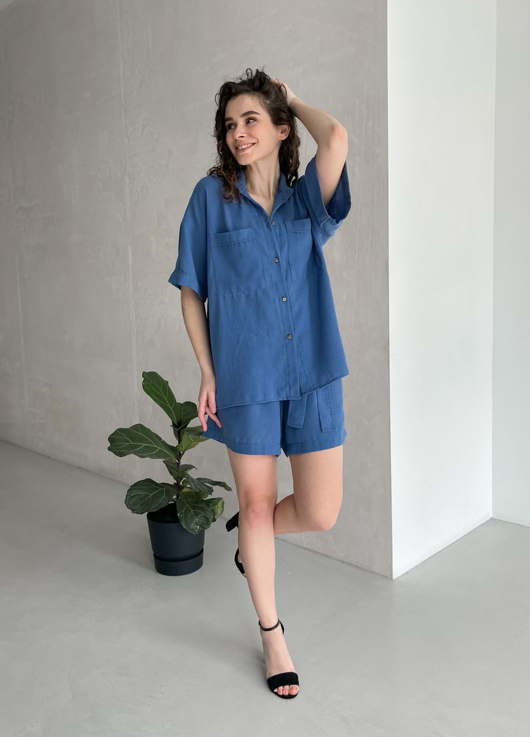Купить Женские летние шорты бермуды с пояском из льна синие Merlini Карлино 300000143, размер 42-44 в интернет-магазине