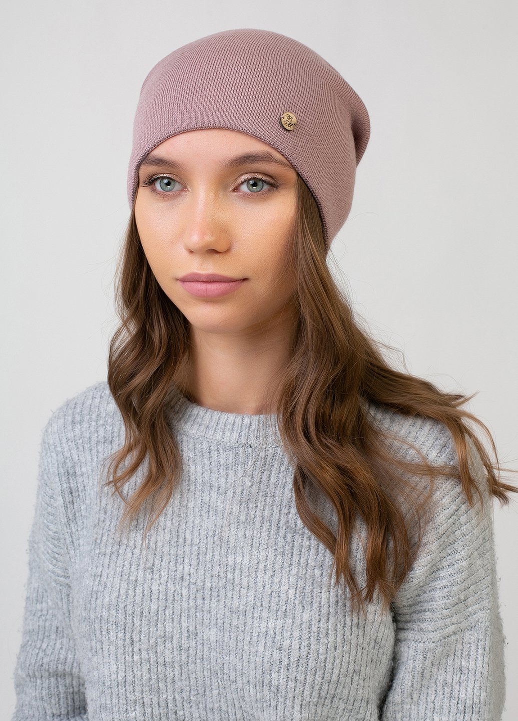 Купить Зимняя теплая женская шапка на флисовой подкладке DeMari ДеМари 550495 - Темно-пудровый в интернет-магазине