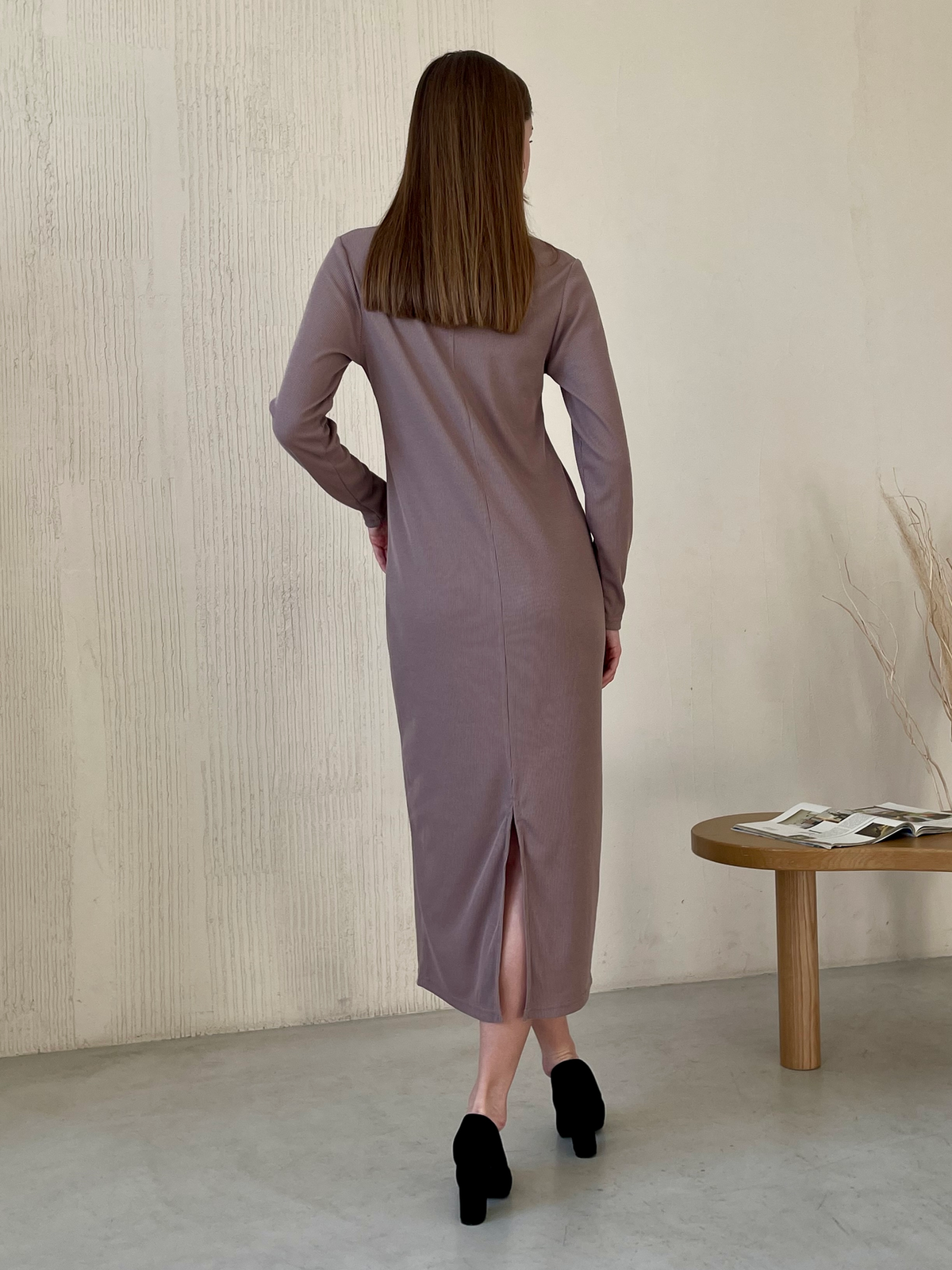Купить Длинное бежевое платье в рубчик с длинным рукавом Merlini Венето 700001144, размер 42-44 (S-M) в интернет-магазине