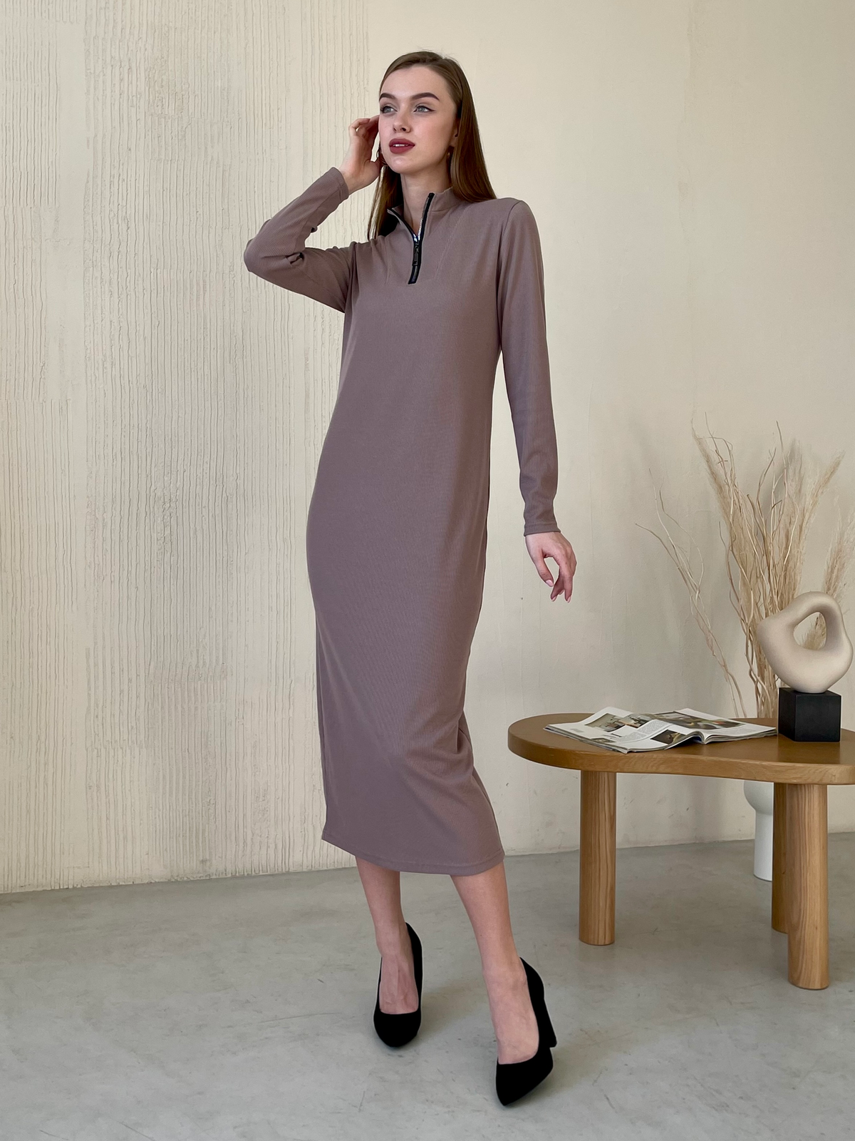 Купить Длинное бежевое платье в рубчик с длинным рукавом Merlini Венето 700001144, размер 42-44 (S-M) в интернет-магазине