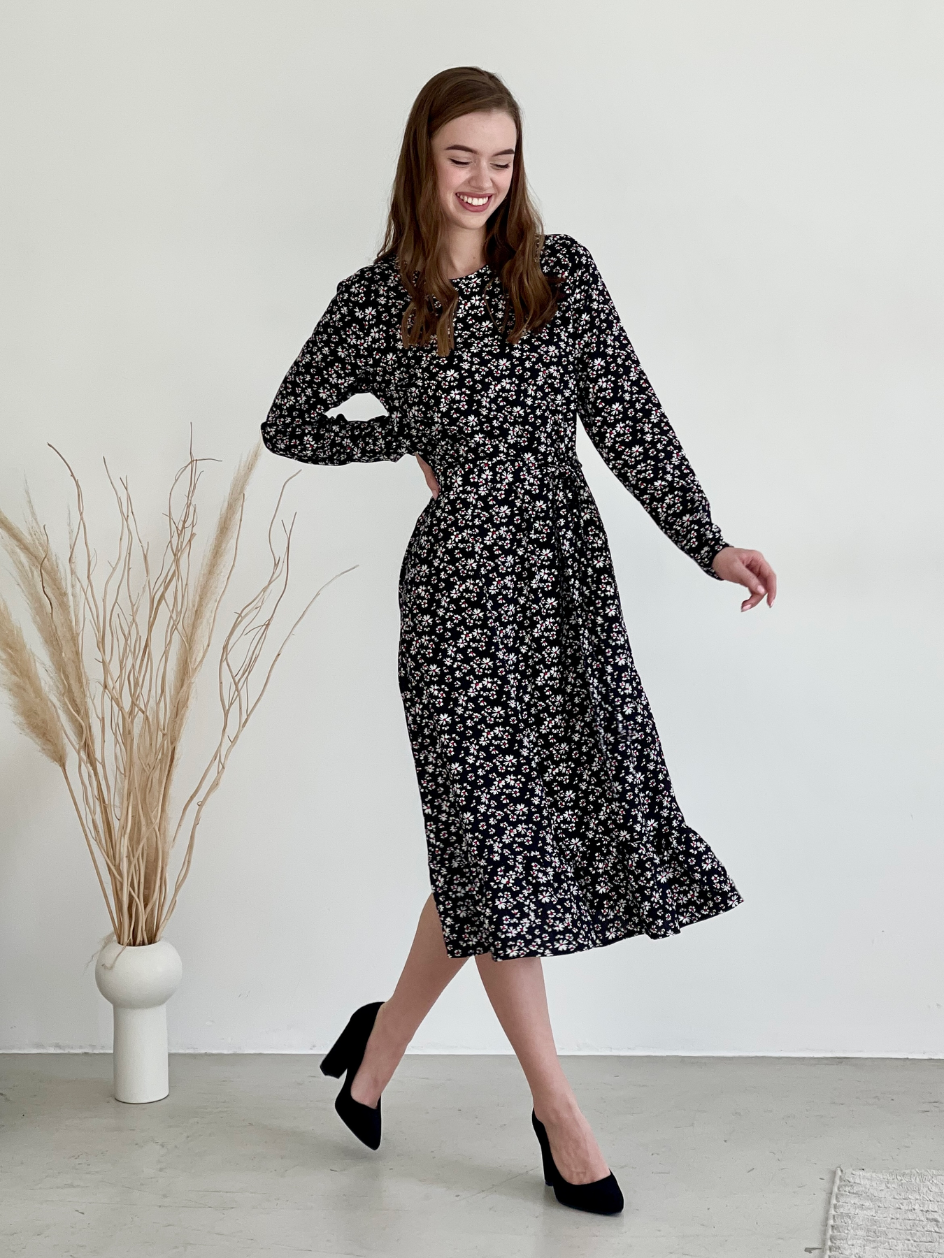 Купити Довга сукня в квіточку чорна з довгим рукавом Merlini Форі 700001203, розмір 42-44 (S-M) в інтернет-магазині