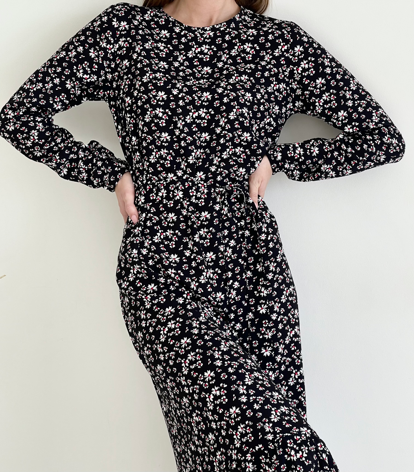 Купить Длинное платье в цветочек черное с длинным рукавом Merlini Фори 700001203, размер 42-44 (S-M) в интернет-магазине