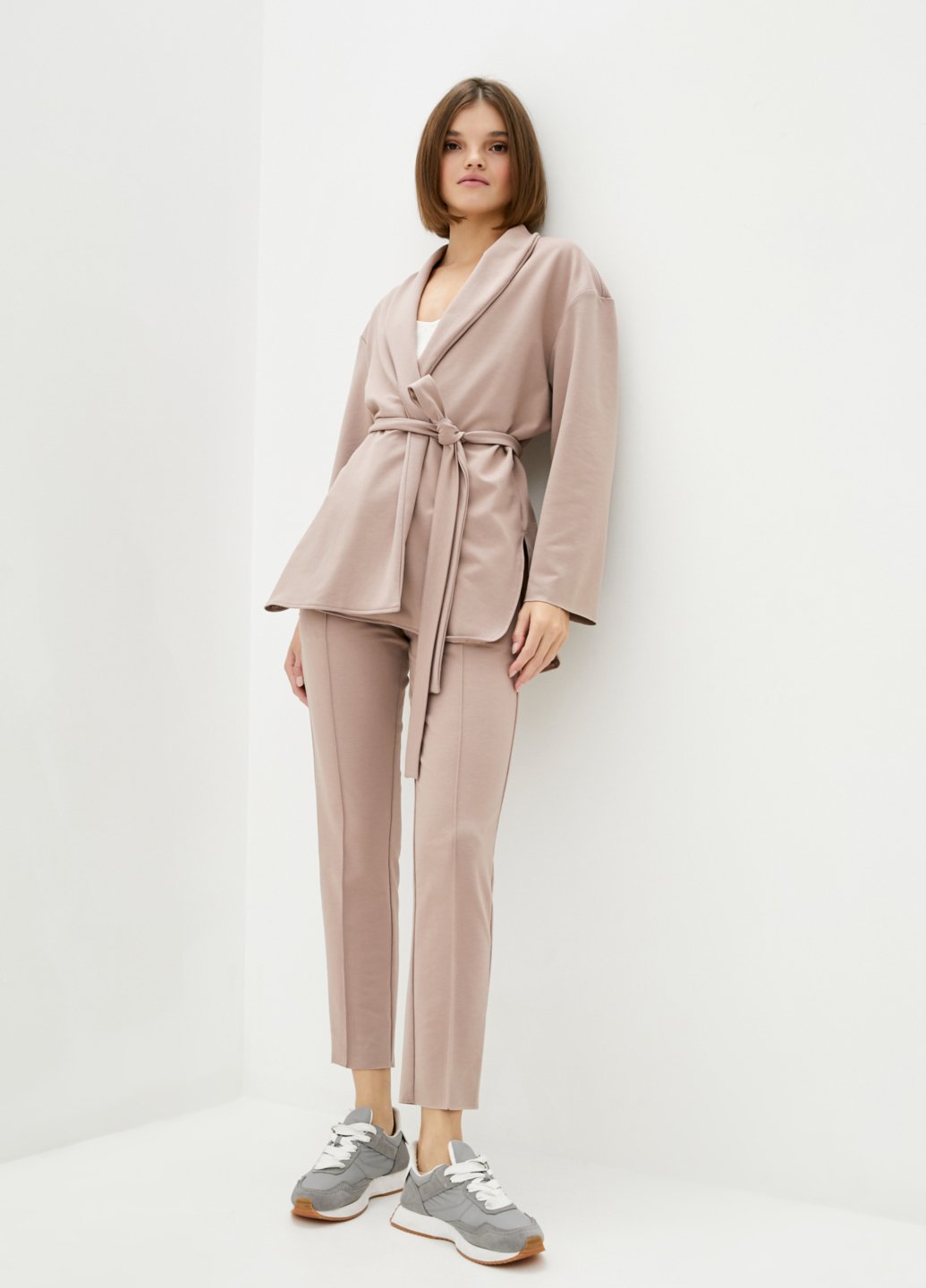 Купить Классический костюм женский пудрового цвета Merlini Йоркшир 100000053, размер 42-44 в интернет-магазине