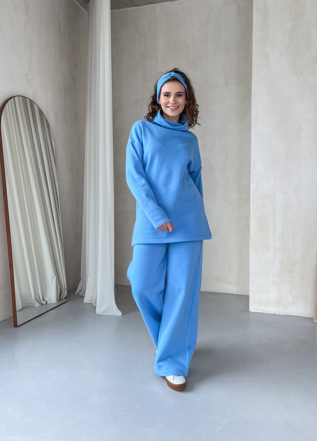 Купить Теплый повседневный голубой костюм женский на флисе двойка: реглан, брюки клеш Марсала 100000202, размер 42-44 в интернет-магазине