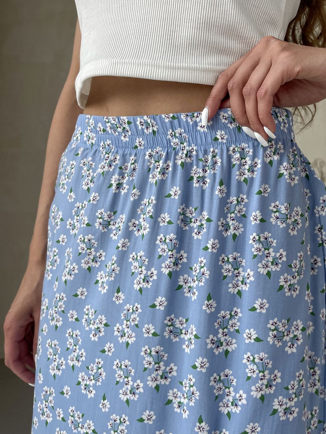 Купить Длинная женская юбка ниже колена с размером в цветочек Merlini Равенна 400000124, размер 42-44 (S-M) в интернет-магазине