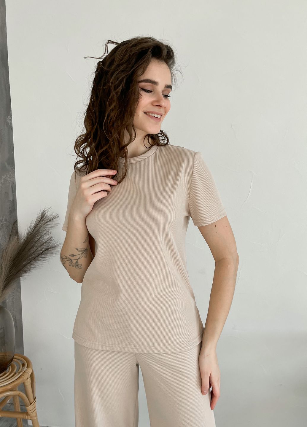Купить Костюм женский в рубчик футболка со штанами клеш светло-бежевый Merlini Монцано 100000522, размер XS-M (40-44) в интернет-магазине