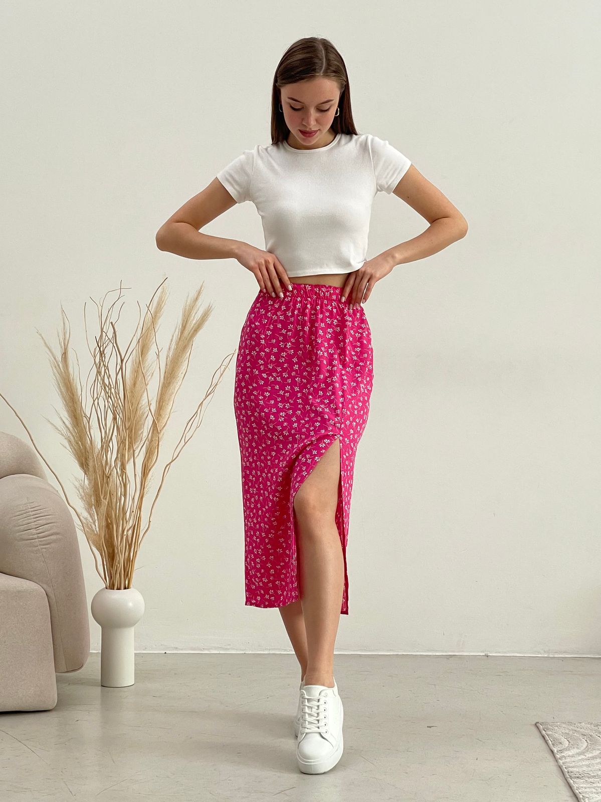 Купить Длинная женская юбка с разрезом в цветочек розовая Merlini Лакко 400001263 размер 42-44 (S-M) в интернет-магазине