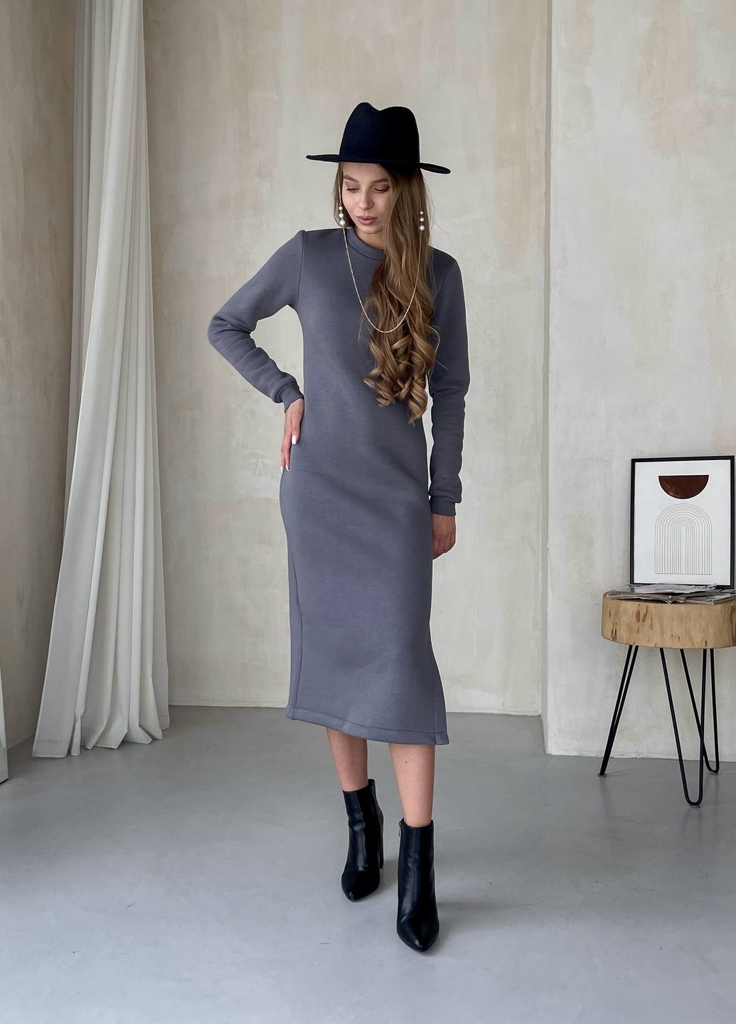 Купить Повседневное теплое зимние платье на флисе ниже колена серый Merlini Валанс 700001023, размер 42-44 (S-M) в интернет-магазине