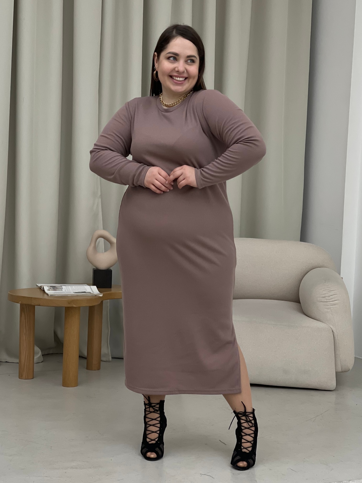 Купити Довга сукня бежева в рубчик з довгим рукавом Merlini Кондо 700001164, розмір 42-44 (S-M) в інтернет-магазині