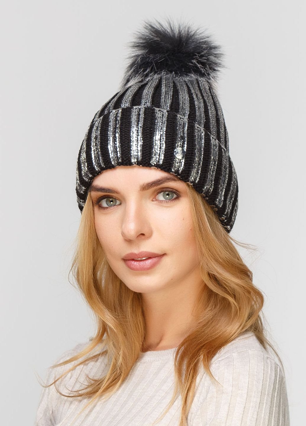 Купить Шерстяная шапка DeMari Манго 550518 - Черный в интернет-магазине